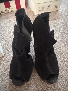 Pedro Garcia Charlie Heel
